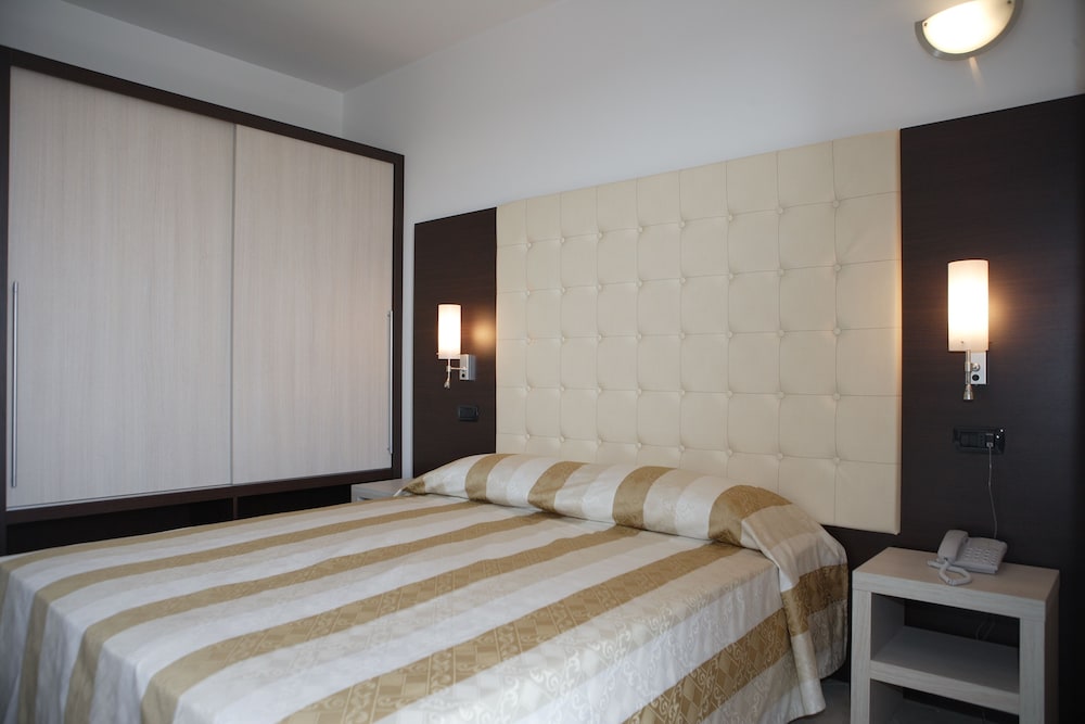 Double or Twin Room (Living) - Photo 1