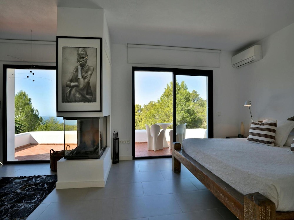 Villa photo 2