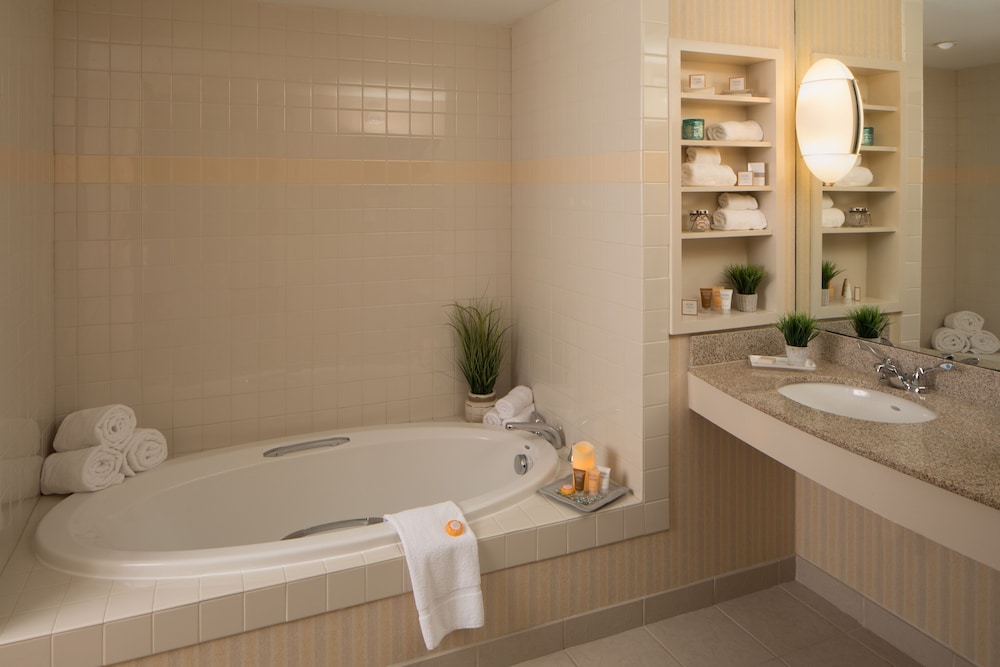 Executive Suite, Multiple Beds - Photo 3