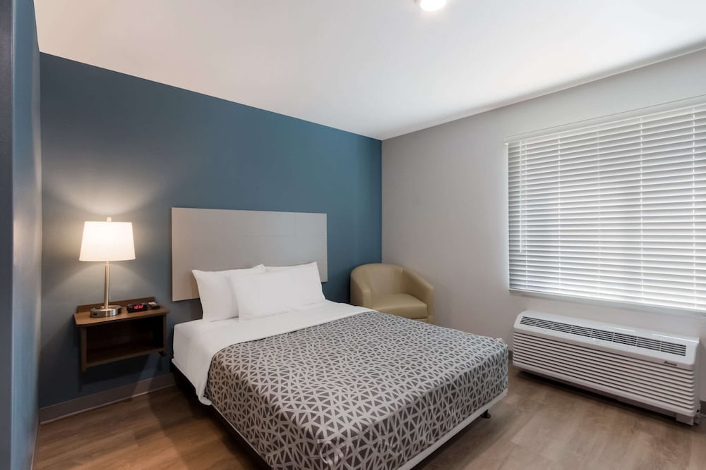 Room, 1 Queen Bed, Accessible, Non Smoking (Roll-In Shower) photo 1