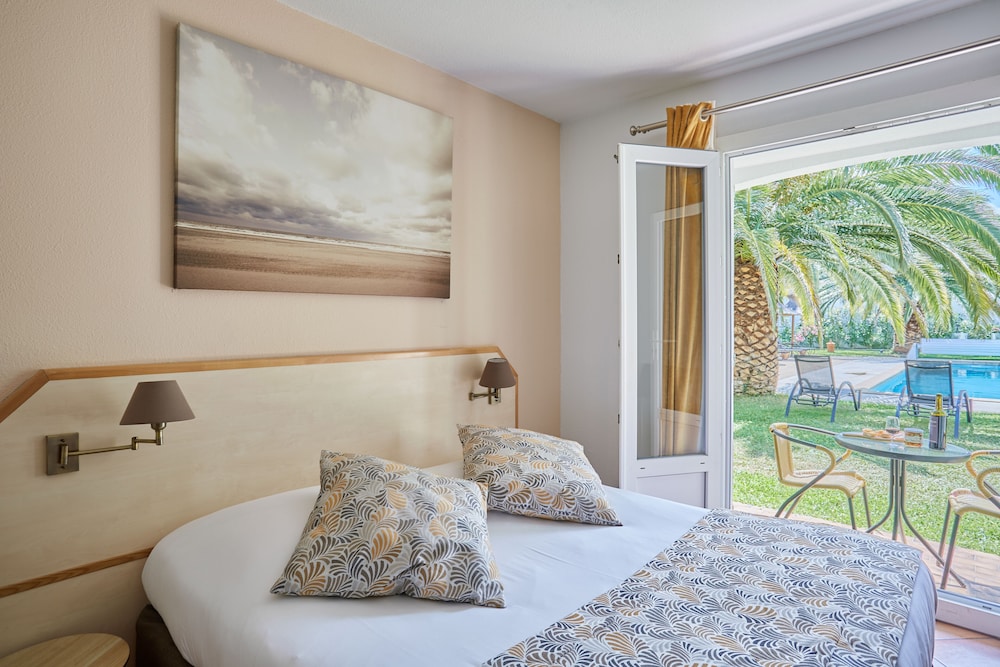 Club Triple room renovated, garden view - Photo 4