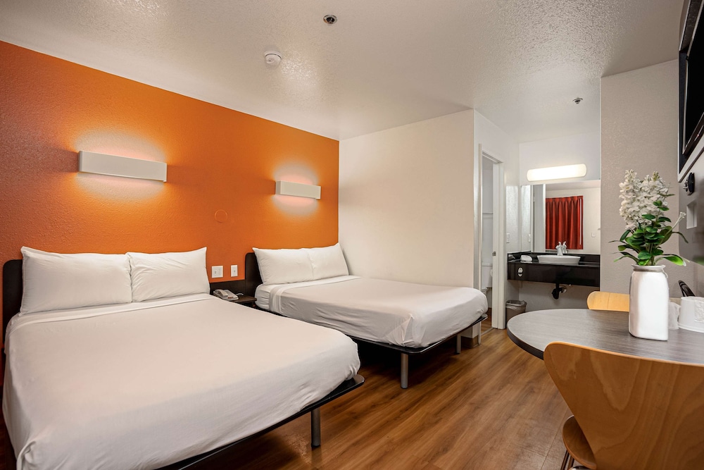 Premium Room, 2 Double Beds, Non Smoking, Refrigerator photo 1