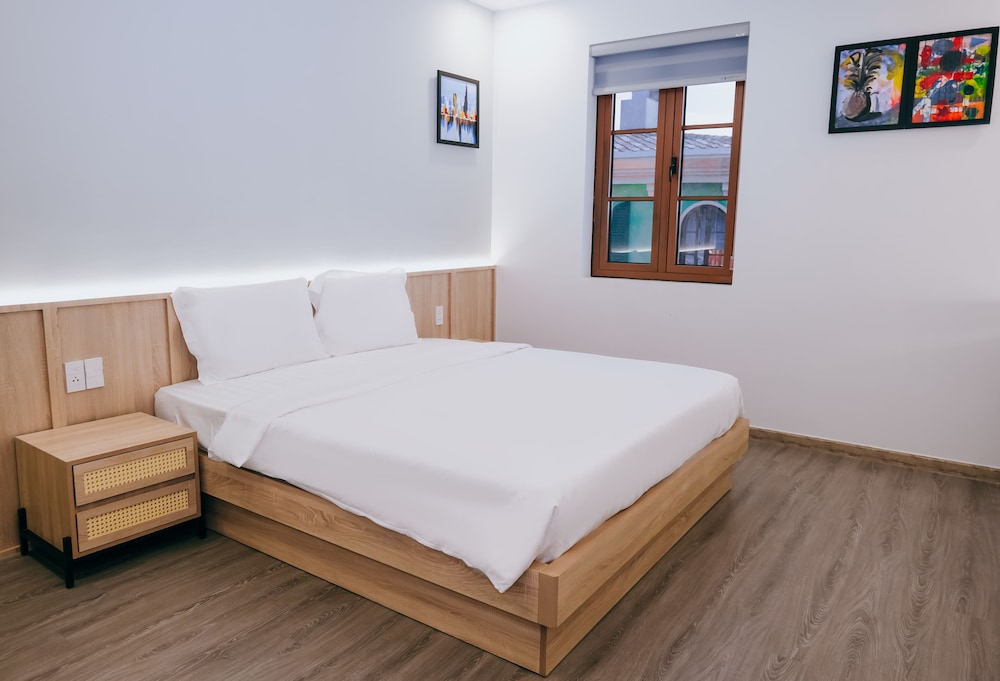 Deluxe Room, 1 King Bed, Park View photo 1
