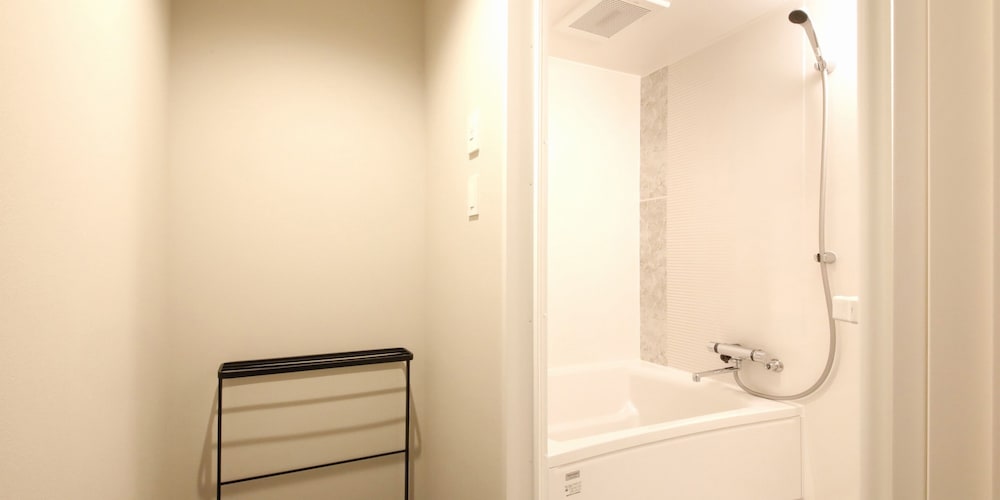 Standard Room, Non Smoking (6 Beds) - Photo 6