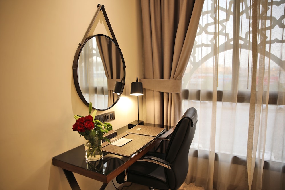 Executive Double Room thumbnail 6
