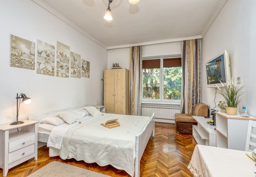 Family Studio, 1 Double Bed, Garden Area (Studio Apartment Magnolia Zagreb)