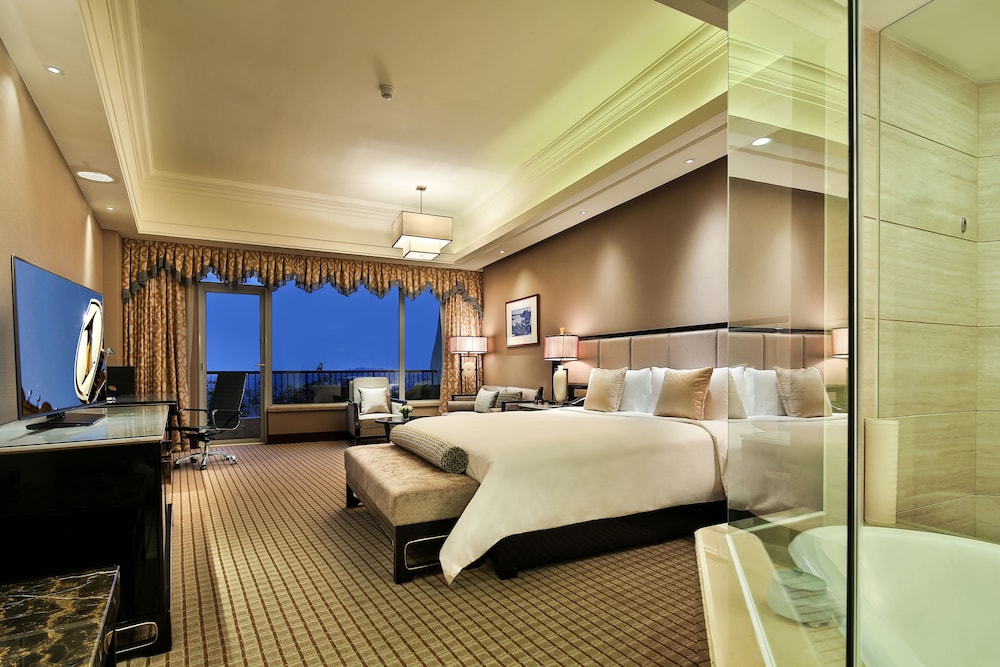 1 King Bed Classic Mountain View photo 2