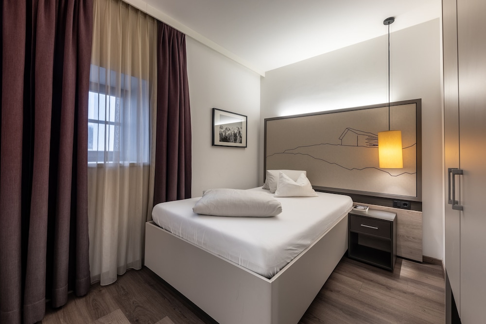 Suite, 2 Bedrooms photo 2