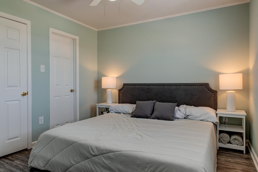 House, Multiple Beds (Saltaire - 2440 Bienville) photo 2