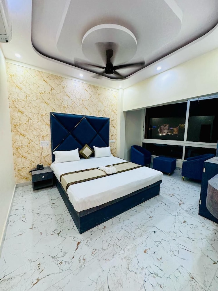 Superior Double Room, City View