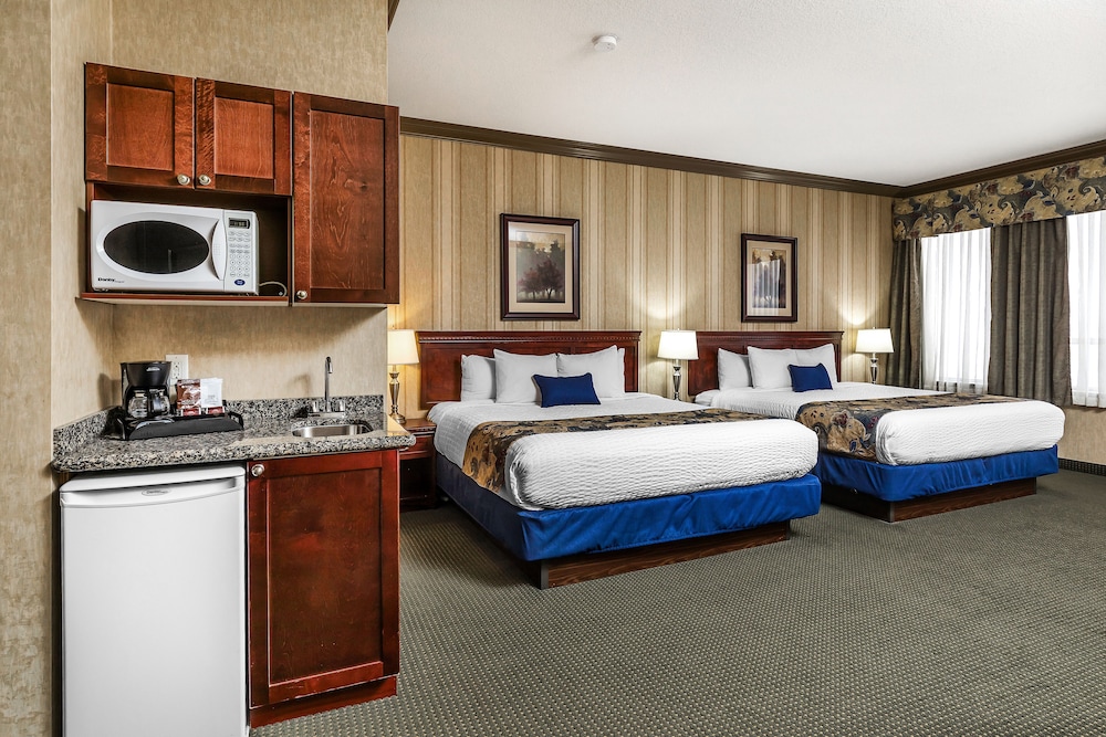 Deluxe Room, 2 King Beds photo 2