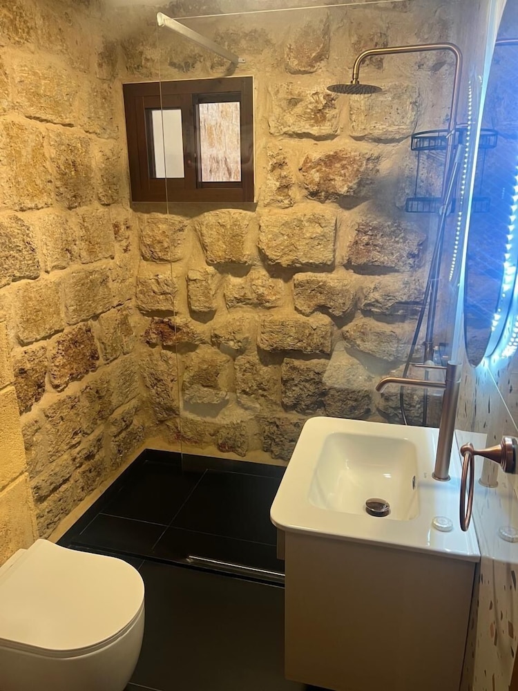 Deluxe Studio Suite, City View photo 3