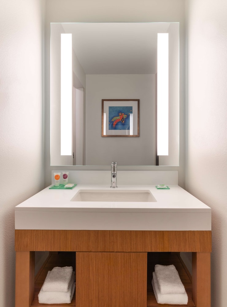 Room, 1 King Bed with Sofa bed, Accessible, Bathtub - Photo 4