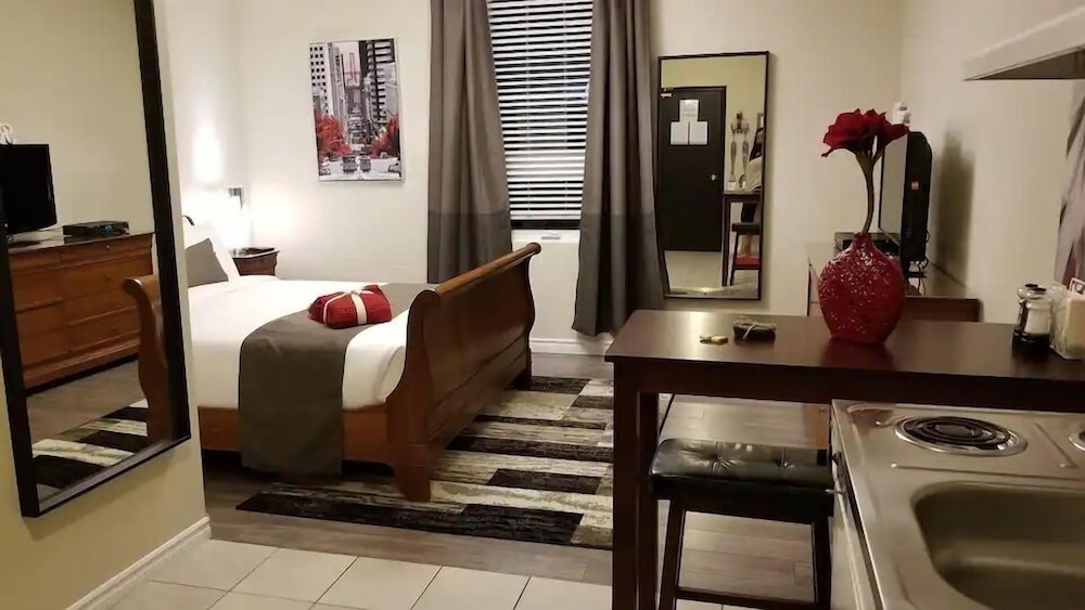 Suite #14 - 18 photo 1