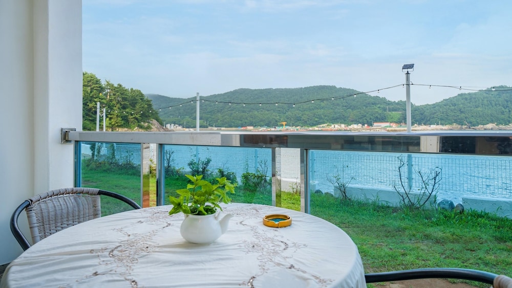 Basic Room, 1 Bedroom (103 (Oceanview)) - Photo 4