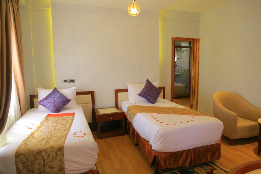Family Suite, 2 Bedrooms, Mountain View, Executive Level photo 2