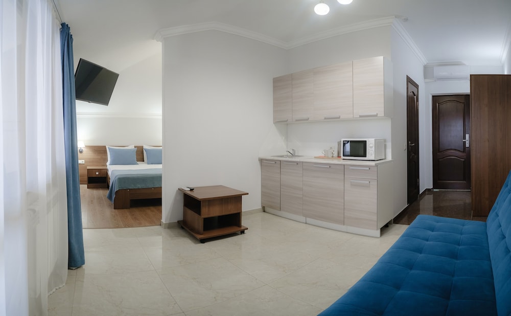 Studio, 1 Bedroom, Balcony