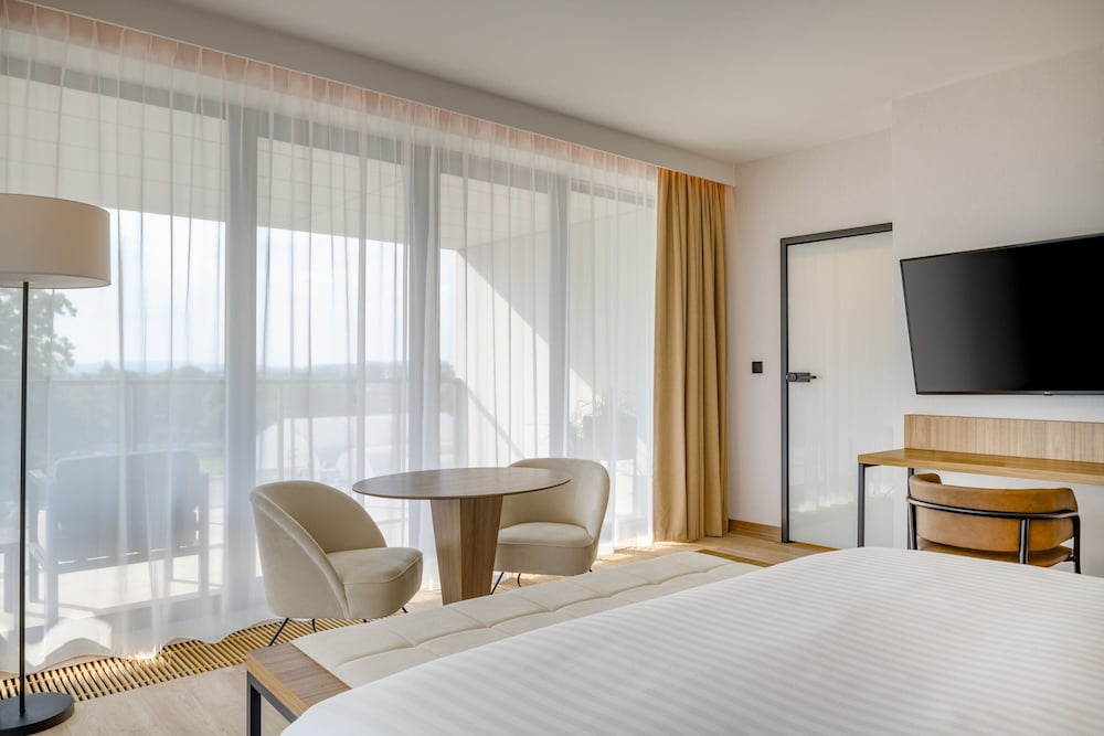 Standard Room, 1 Double Bed, Balcony - Photo 7
