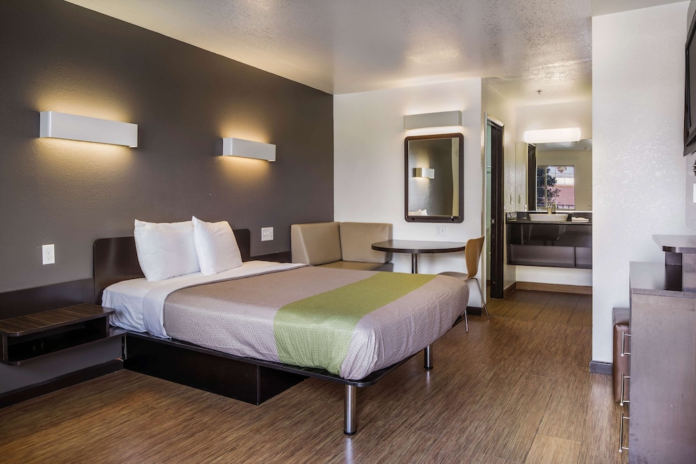 Standard Suite, 2 Queen Beds, Non Smoking, Kitchenette - Photo 4