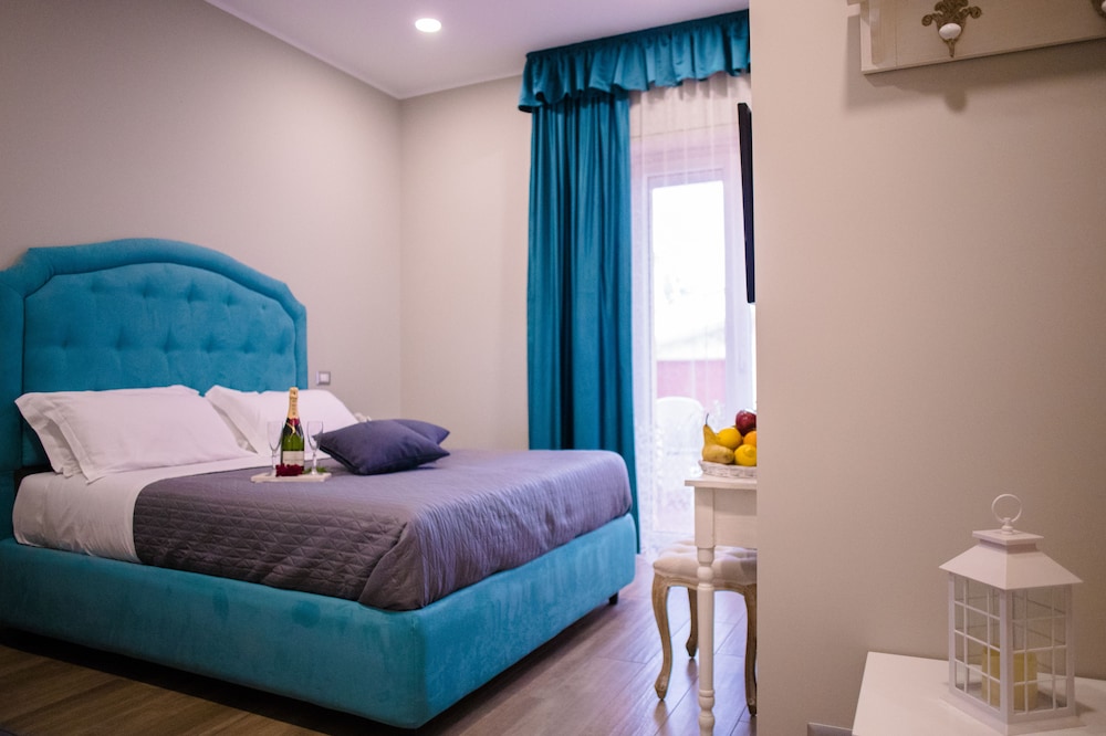 Triple Room, Patio (Capri)