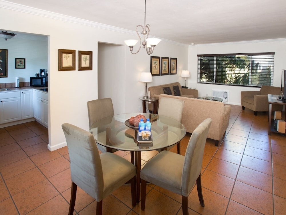 Grand Apartment, Men only photo 3