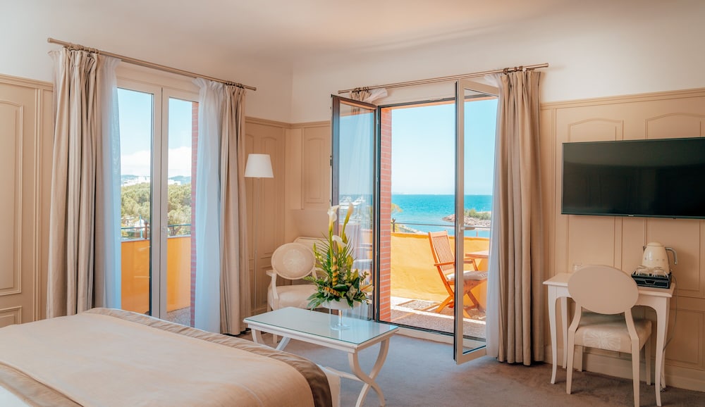 Deluxe Room, Balcony, Sea View - Photo 3