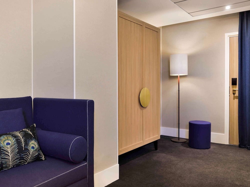 Junior Suite, Multiple Beds (Lounge) thumbnail 5
