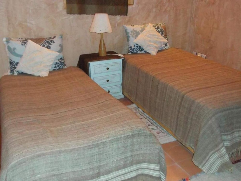 Basic Triple Room, 3 Twin Beds photo 2