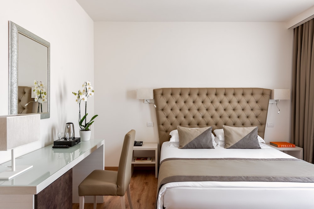 Comfort Suite, 1 Queen Bed - Photo 16