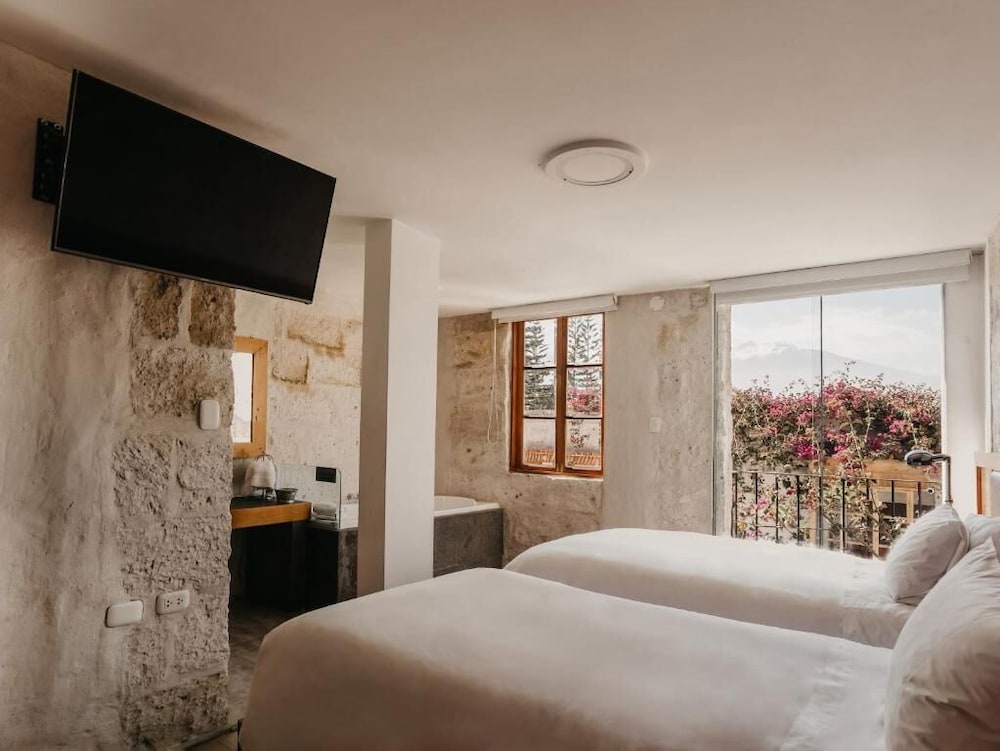 Deluxe Double Room, 2 Twin Beds - Photo 1