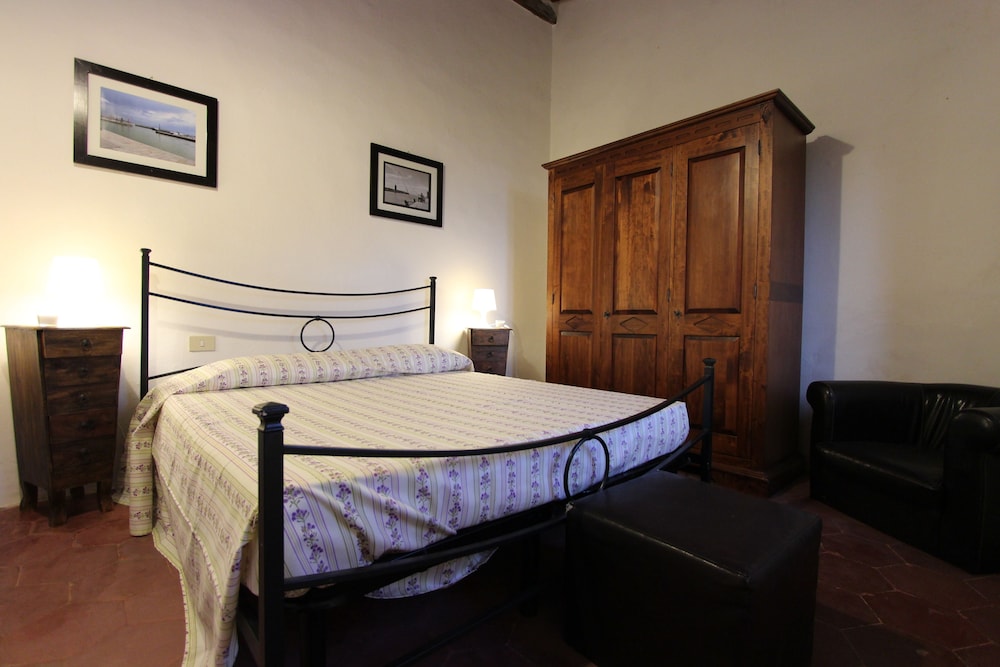 House, 2 Bedrooms photo 1