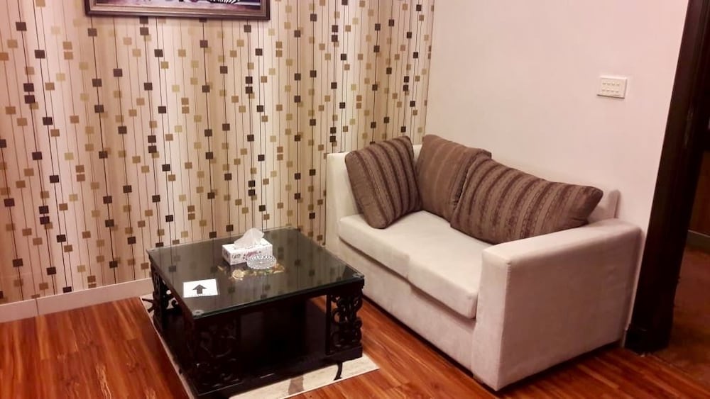Standard Suite - Photo 2