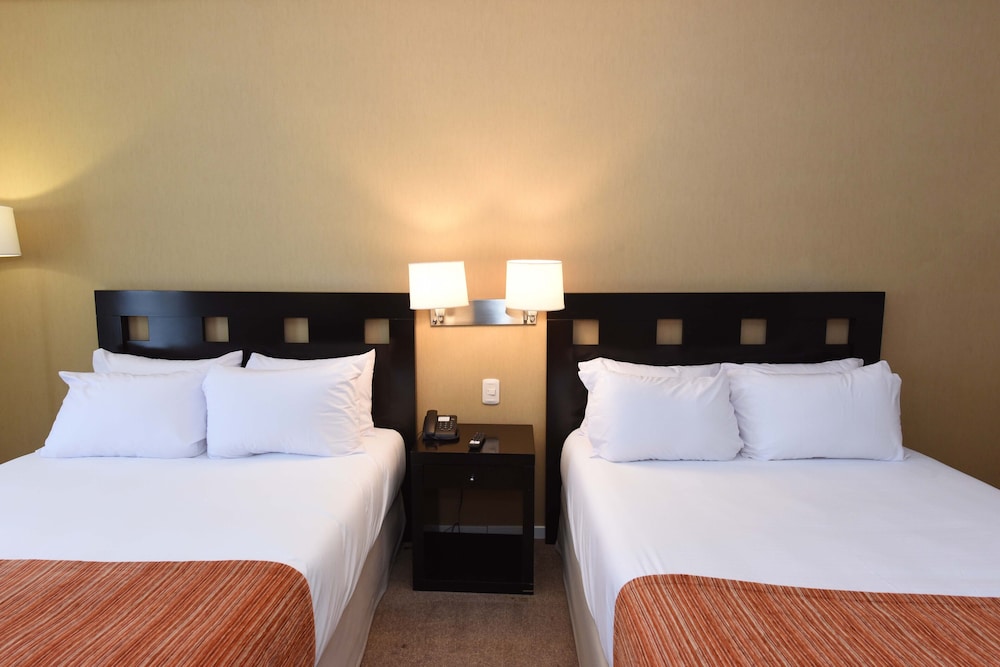 Standard Room, 2 Queen Beds, Non Smoking, River View photo 1