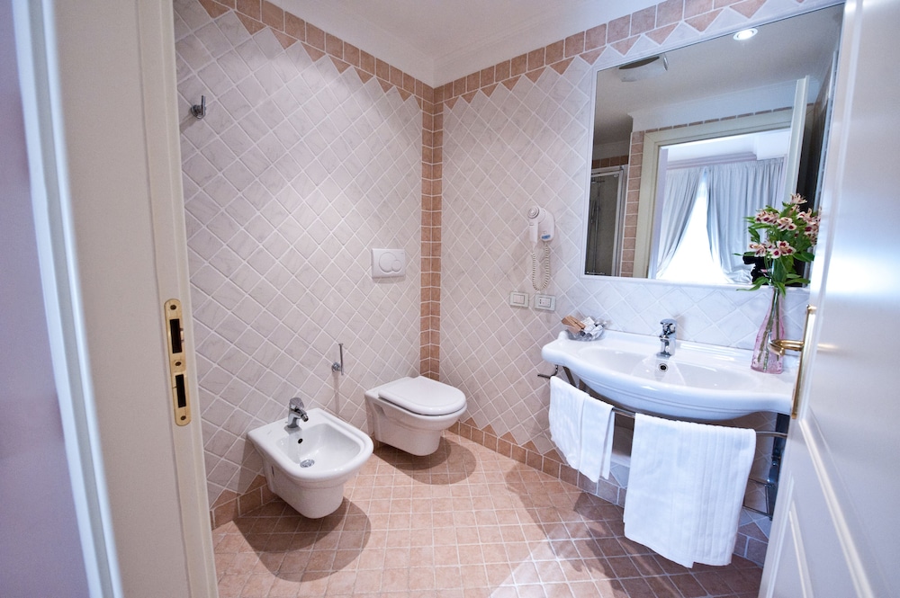 Romantic Double Room, City View - Photo 6