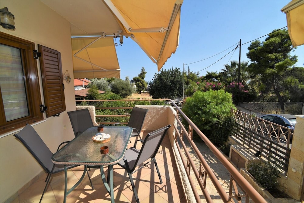 Villa, Smoking photo 2