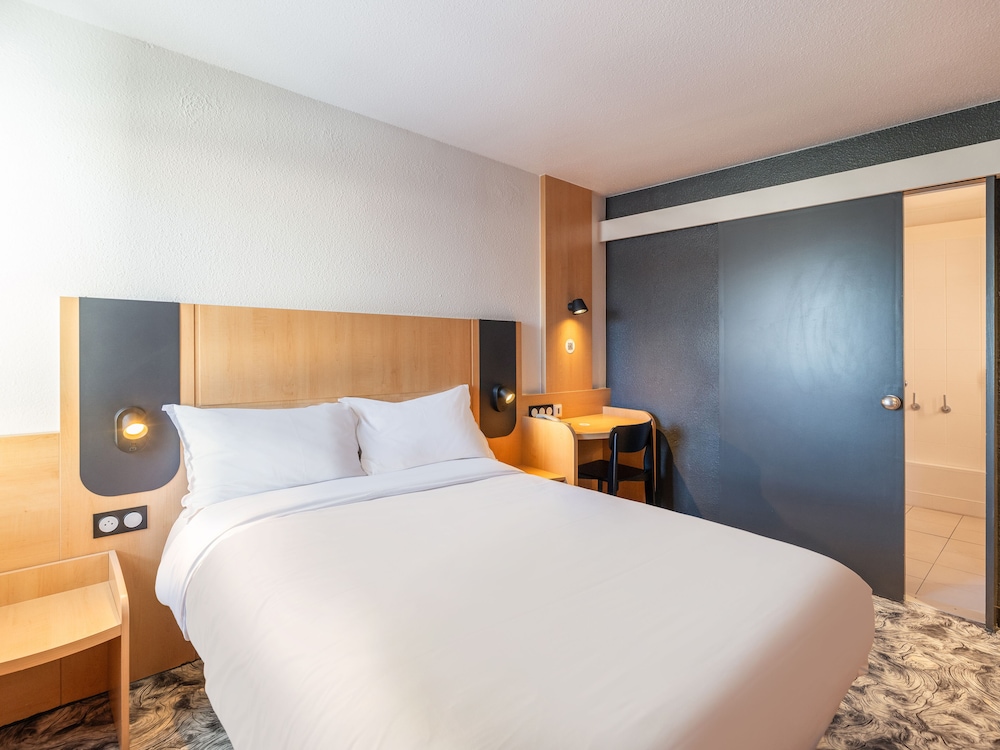 Double Room, Accessible, Non Smoking (Disability) - Photo 7