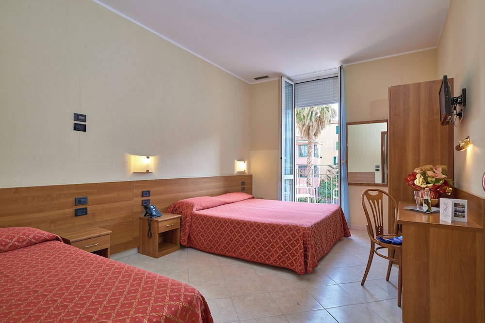 Comfort Triple Room