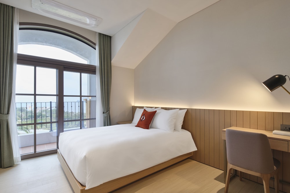 [Breakfast PKG] Ocean Suite B type + Breakfast for 2 + 2 Park Ticket (During One Stay) - Photo 1