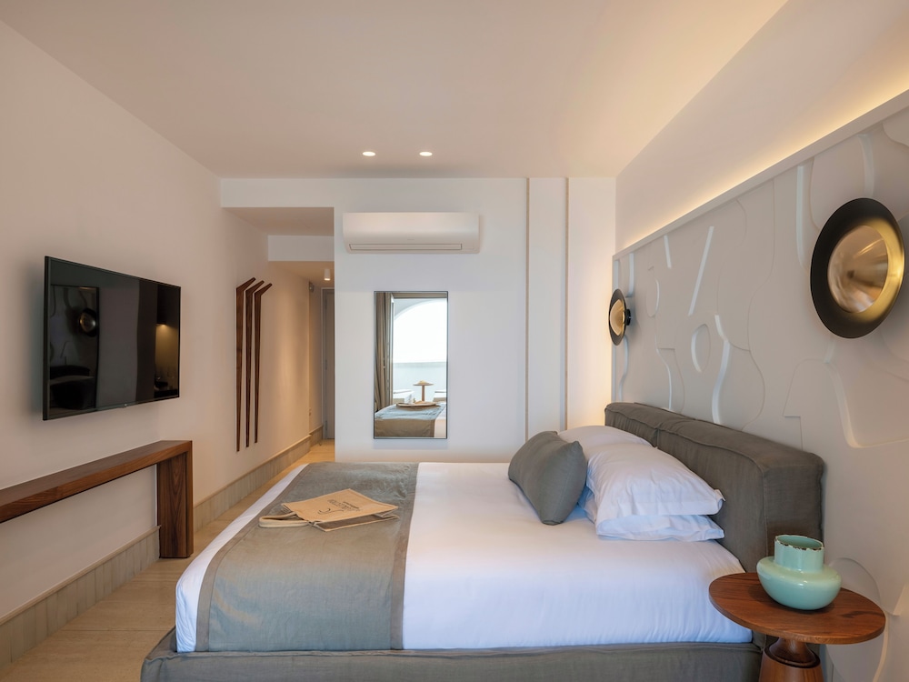 Sunset & Sea View Suite with Pool