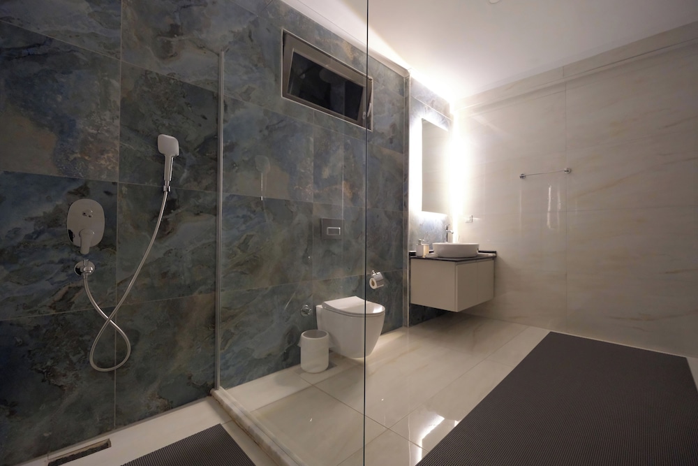 Standard Double Room - Photo 19