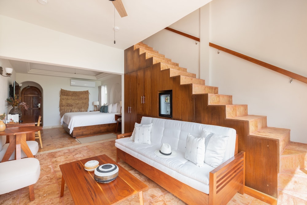 Rooftop Beachfront Suite