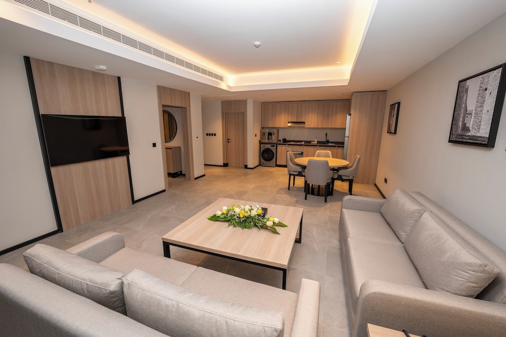 Executive Suite, 1 Bedroom - Photo 2
