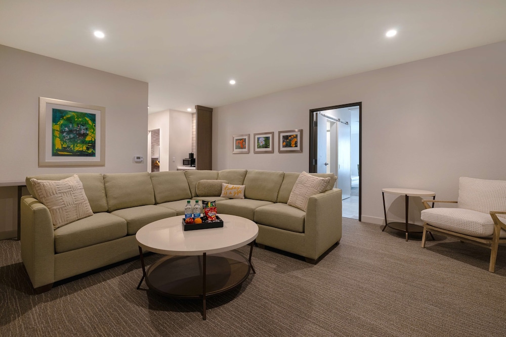 Suite, 1 Bedroom, 1 King Bed and Sofa Bed, Accessible (3x3 Shower) - Photo 5