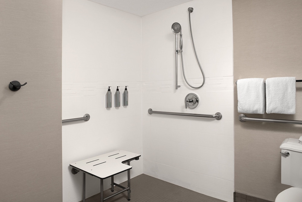 Suite, 2 Bedrooms - Photo 10