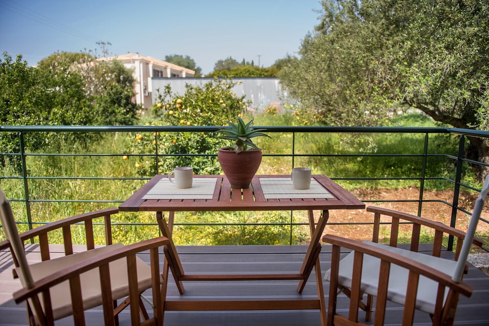 Studio, Garden View, Ground Floor photo 2