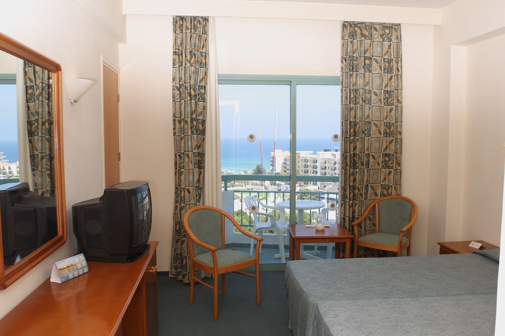 Double or Twin Room, Pool View - Photo 4