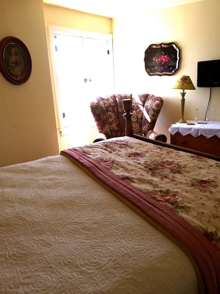 Room, 1 Queen Bed (Jenny) photo 1