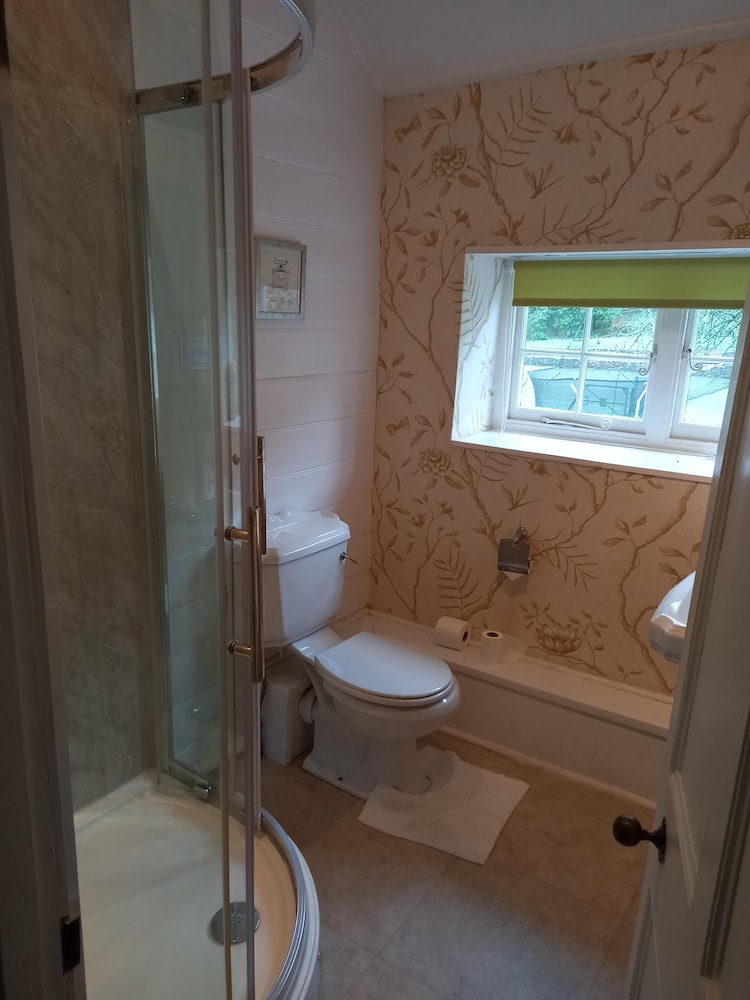 Double Room, Private Bathroom - Photo 3