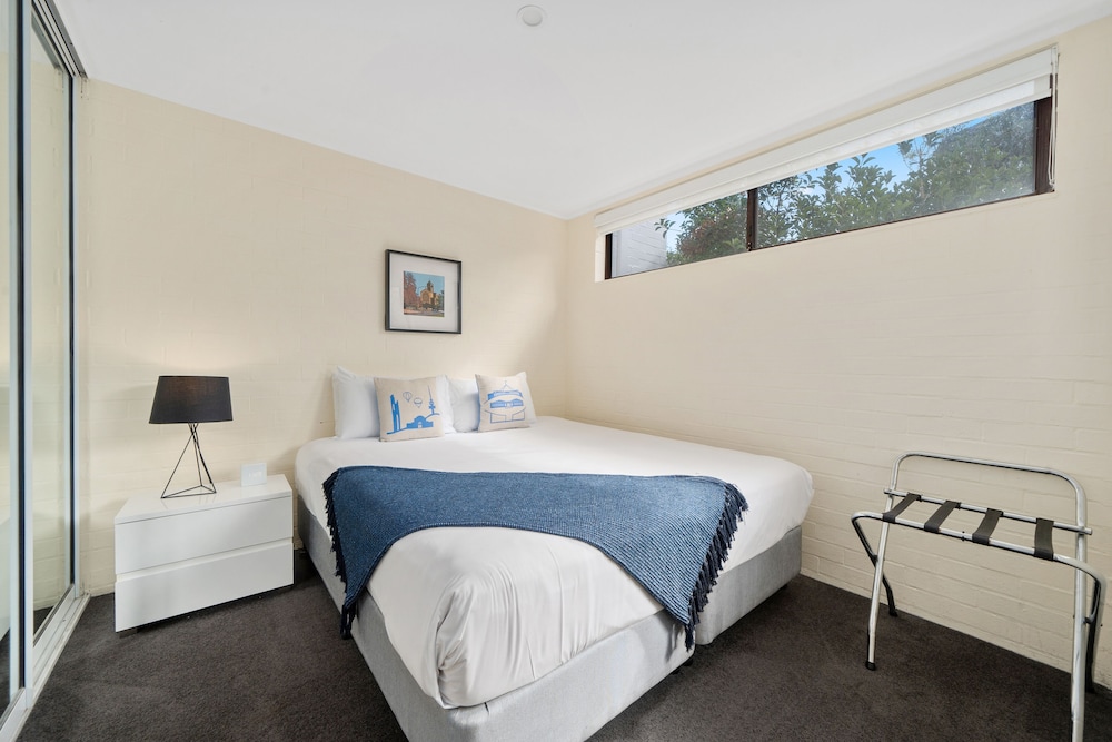 Two Bedroom Apartment with King + Queen photo 2