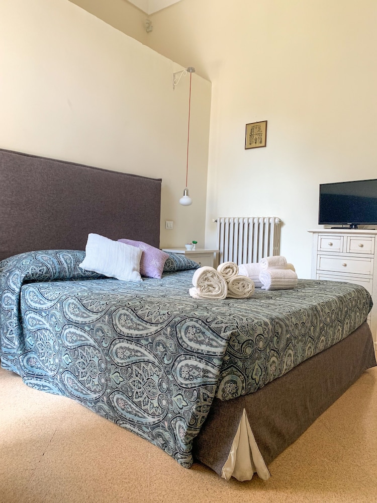 Classic Double Room, Ensuite, City View photo 1